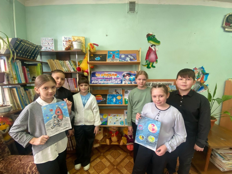Выставка рисунков "Космос глазами детей".